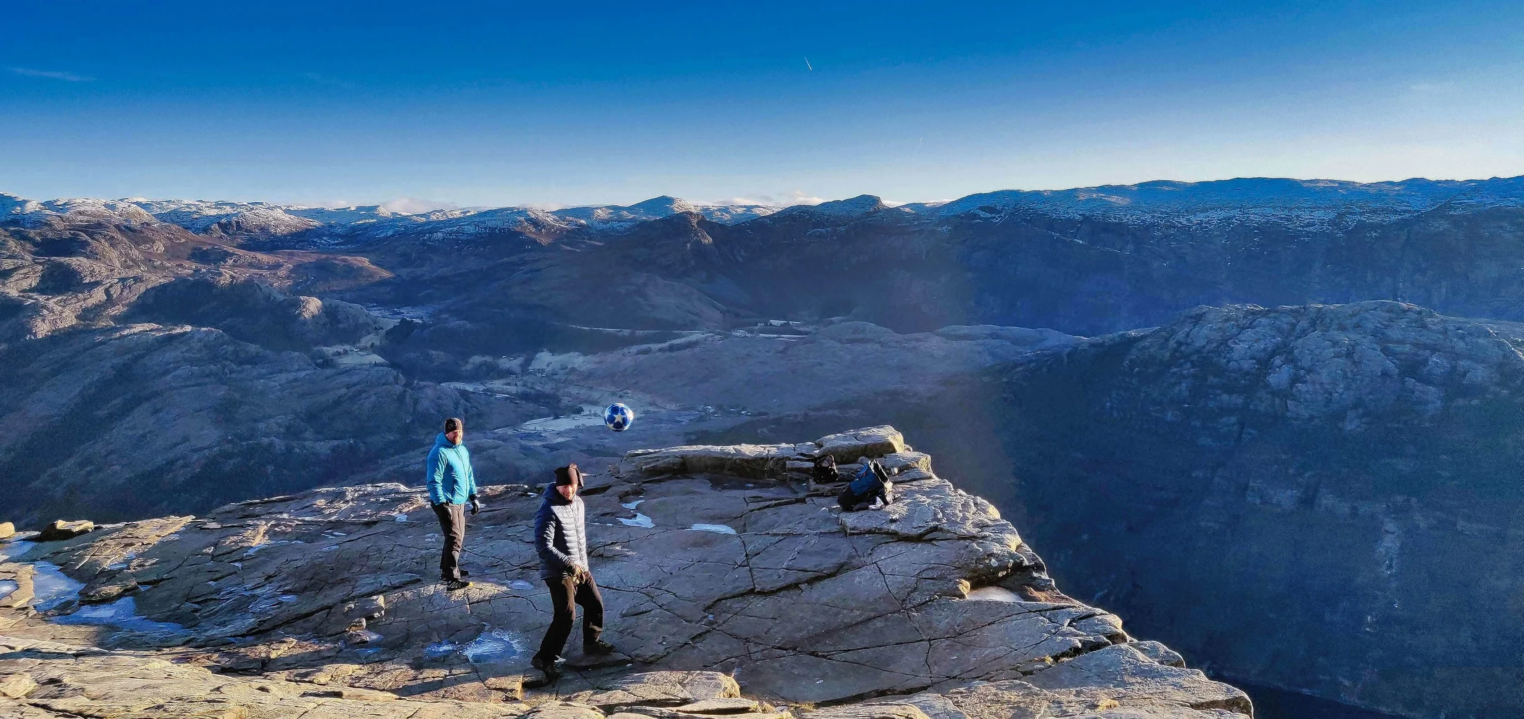 Hiking on the Preikestolen route